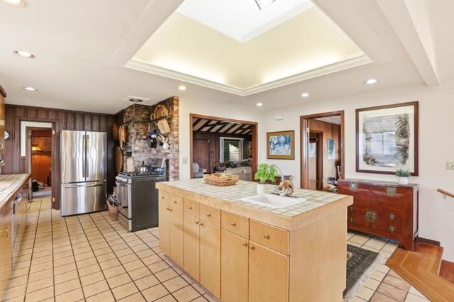 11 S Palomar Drive, Redwood City, CA 94062