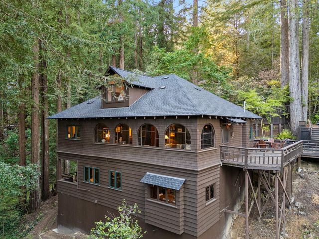 9094 Highland Ter, Monte Rio, CA 95462