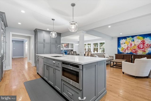 420 FAWN HILL LN, Penn Valley, PA 19072