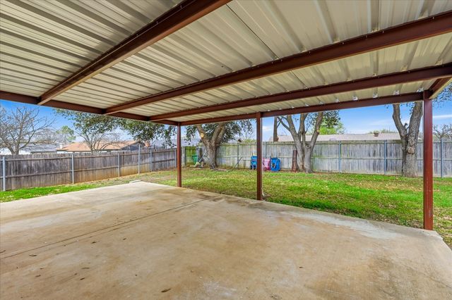 3004 Highgate Lane, Bedford, TX 76021