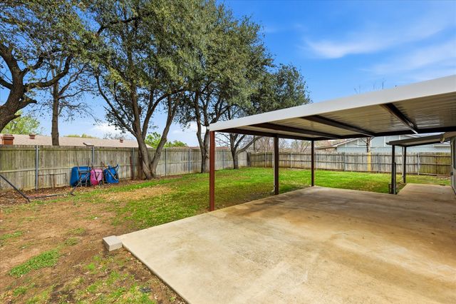 3004 Highgate Lane, Bedford, TX 76021