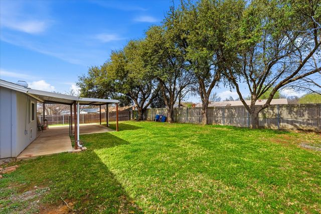 3004 Highgate Lane, Bedford, TX 76021