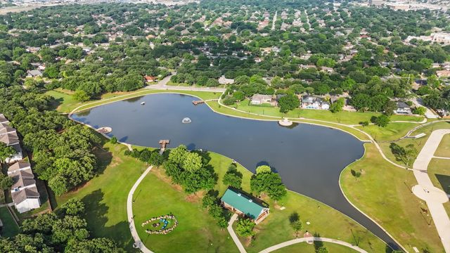 3004 Highgate Lane, Bedford, TX 76021