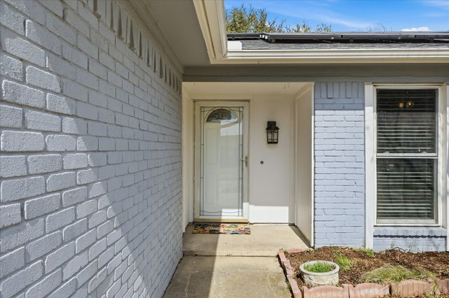 3004 Highgate Lane, Bedford, TX 76021