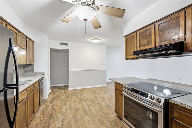 3004 Highgate Lane, Bedford, TX 76021