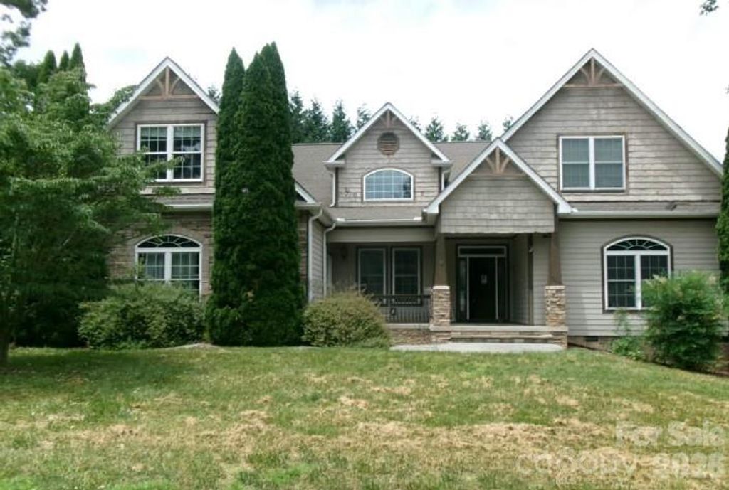 4 Sterling Oaks Drive, Fletcher, NC 28732
