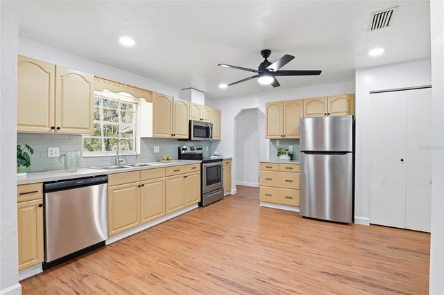 10002 NW 6TH PLACE, Gainesville, FL 32607