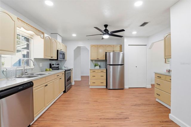 10002 NW 6TH PLACE, Gainesville, FL 32607