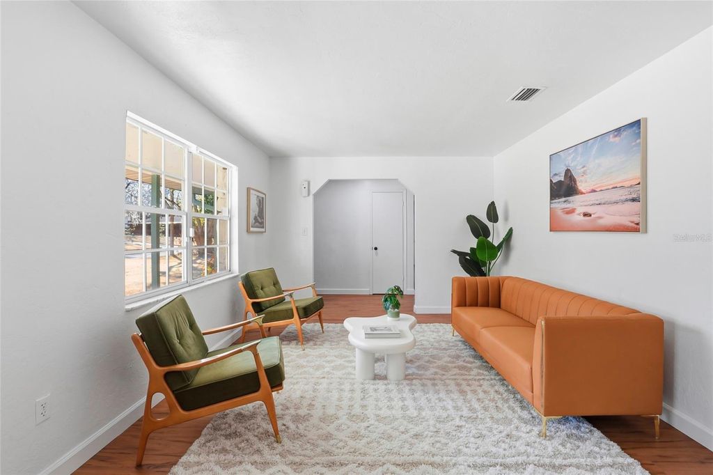 Image 20 of property listing at 10002 NW 6TH PLACE, Gainesville, FL 32607