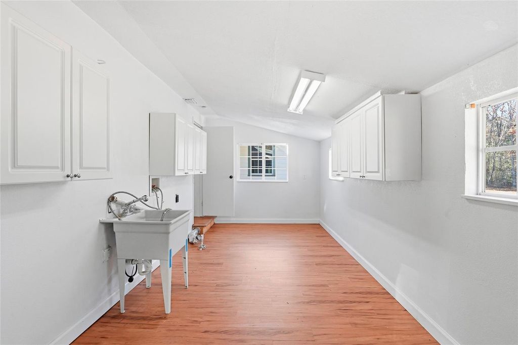 Image 27 of property listing at 10002 NW 6TH PLACE, Gainesville, FL 32607