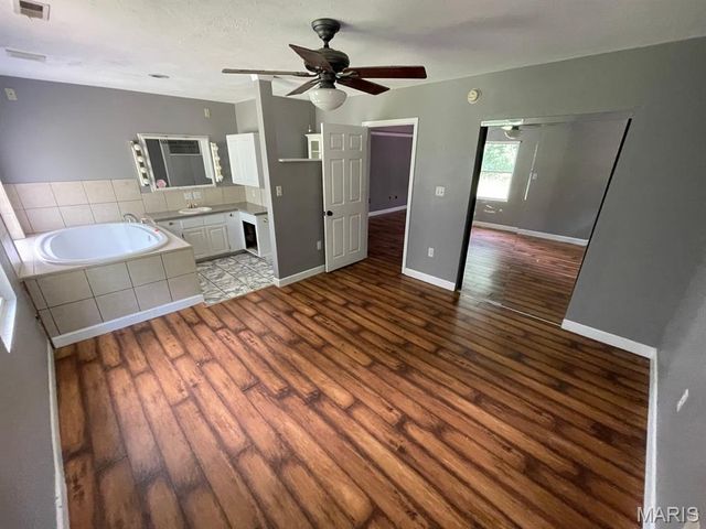 2979 Petticoat Junction Lane, Glen Carbon, IL 62034