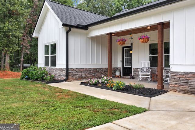 515 Forest Lake Road, Pendergrass, GA 30567
