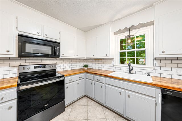 121 White Oak Drive, Easley, SC 29642