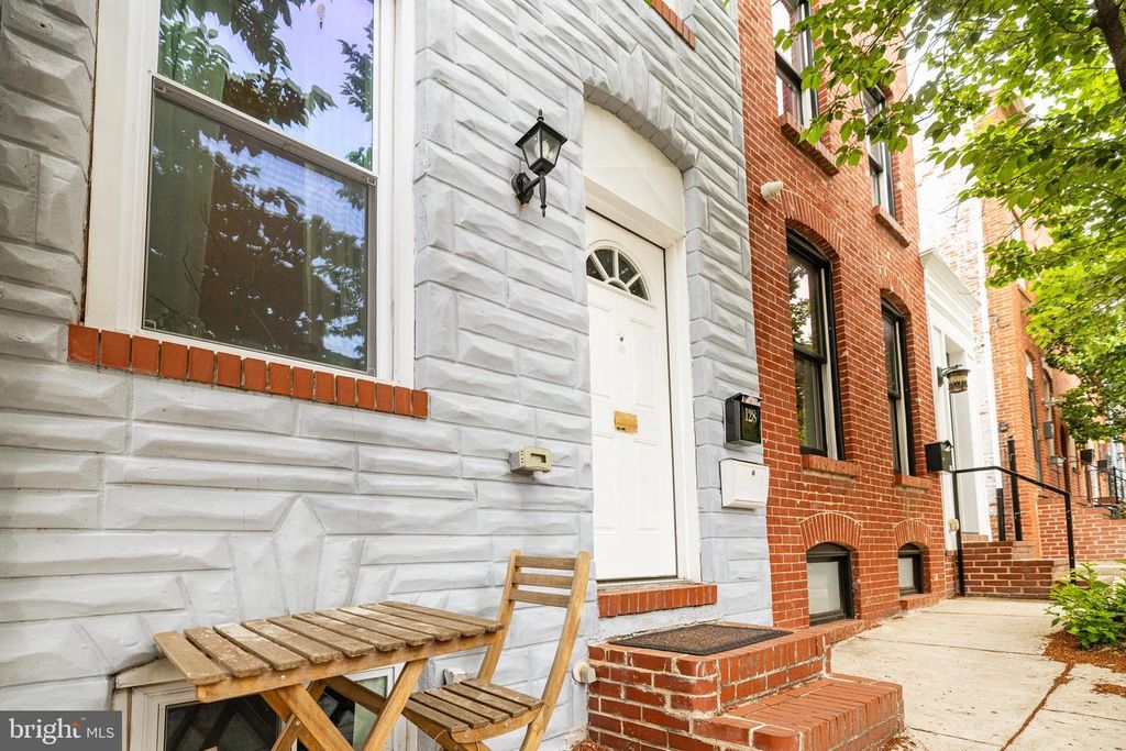 128 S CASTLE STREET, Baltimore, MD 21231