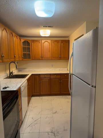3 Elm St 7, Acton, MA 01720