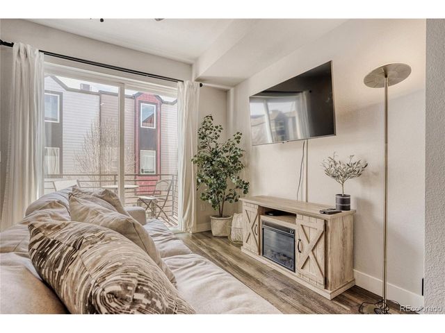 5594 W 10th Pl, Lakewood, CO 80214