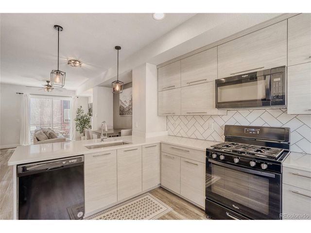 5594 W 10th Pl, Lakewood, CO 80214