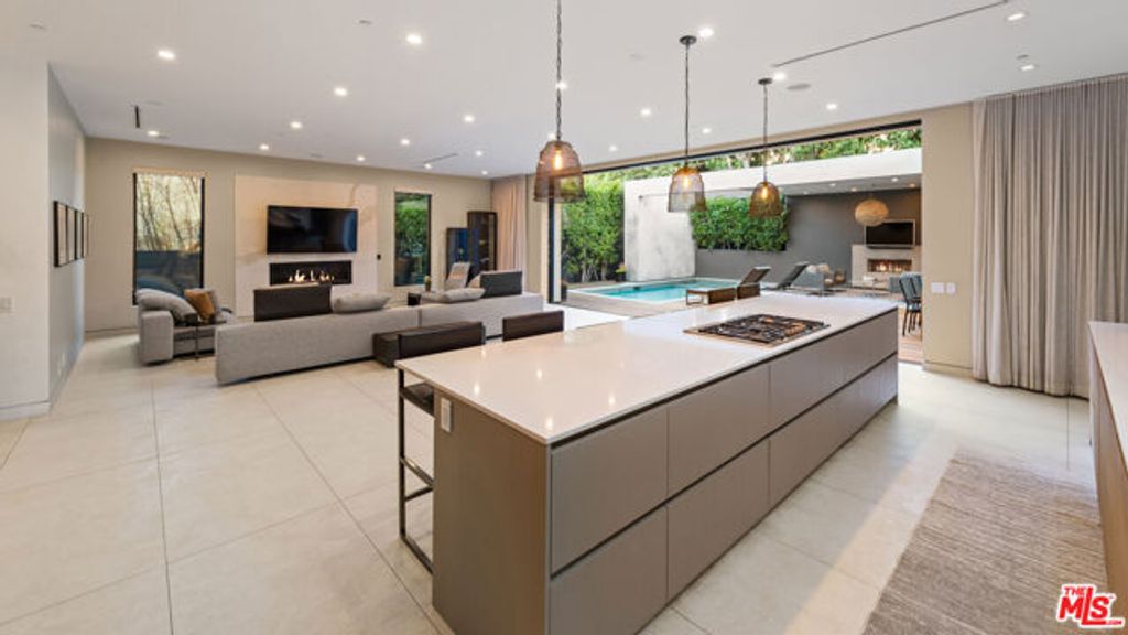 623 N EDINBURGH Avenue, Los Angeles, CA 90048