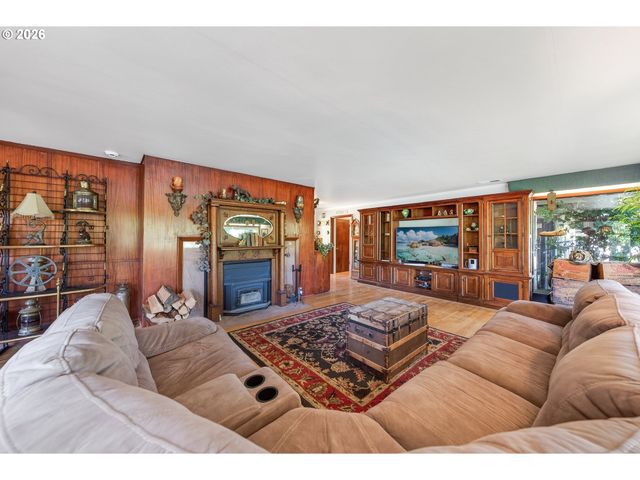 250 RUCKLES Dr, Myrtle Creek, OR 97457