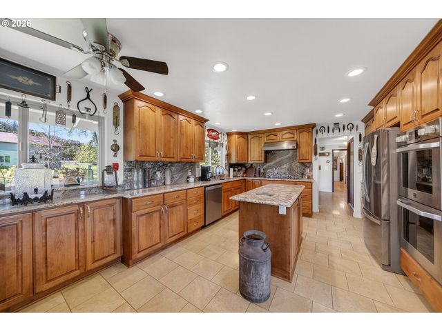 250 RUCKLES Dr, Myrtle Creek, OR 97457