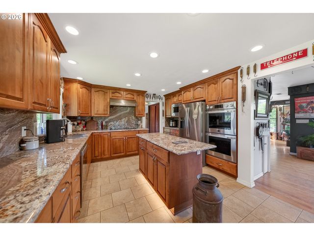 250 RUCKLES Dr, Myrtle Creek, OR 97457