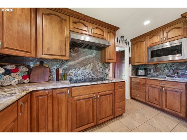 250 RUCKLES Dr, Myrtle Creek, OR 97457