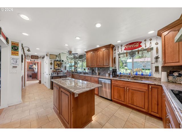 250 RUCKLES Dr, Myrtle Creek, OR 97457