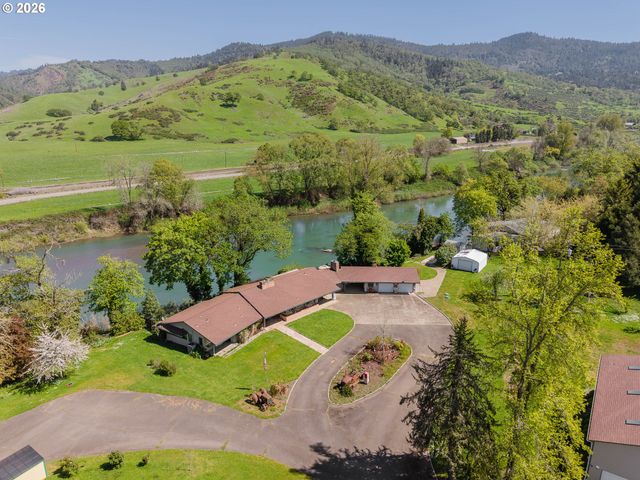 250 RUCKLES Dr, Myrtle Creek, OR 97457