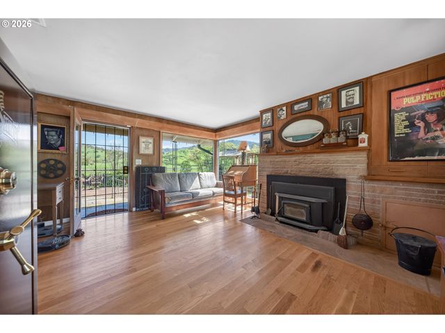 250 RUCKLES Dr, Myrtle Creek, OR 97457