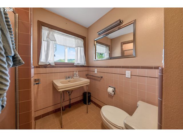 250 RUCKLES Dr, Myrtle Creek, OR 97457