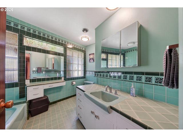 250 RUCKLES Dr, Myrtle Creek, OR 97457