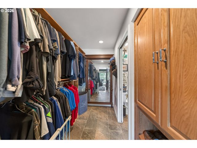 250 RUCKLES Dr, Myrtle Creek, OR 97457