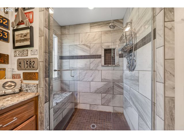 250 RUCKLES Dr, Myrtle Creek, OR 97457