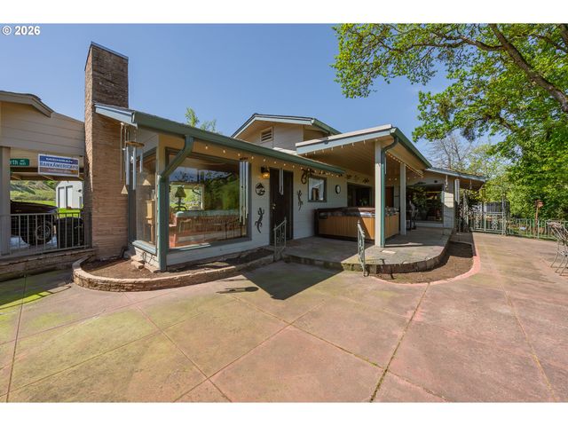 250 RUCKLES Dr, Myrtle Creek, OR 97457