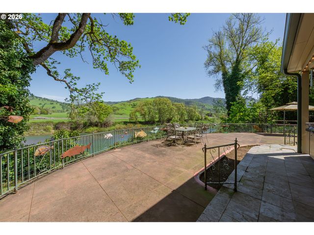 250 RUCKLES Dr, Myrtle Creek, OR 97457