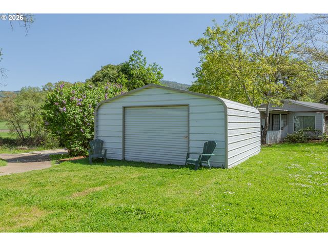 250 RUCKLES Dr, Myrtle Creek, OR 97457