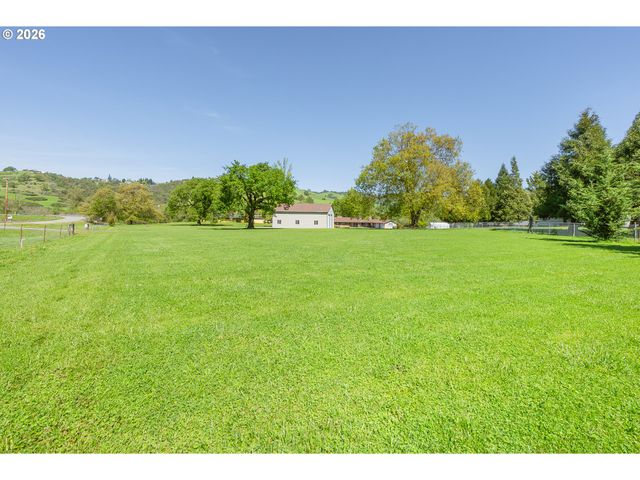 250 RUCKLES Dr, Myrtle Creek, OR 97457