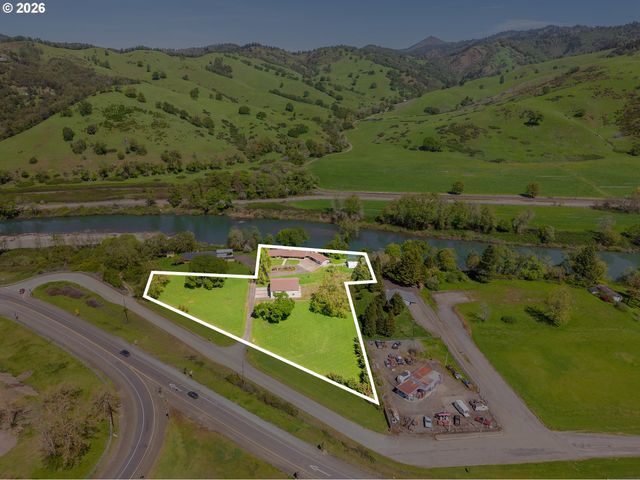 250 RUCKLES Dr, Myrtle Creek, OR 97457