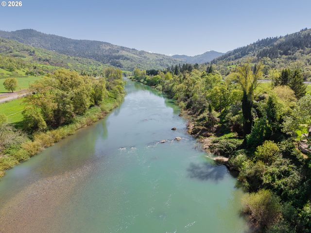 250 RUCKLES Dr, Myrtle Creek, OR 97457