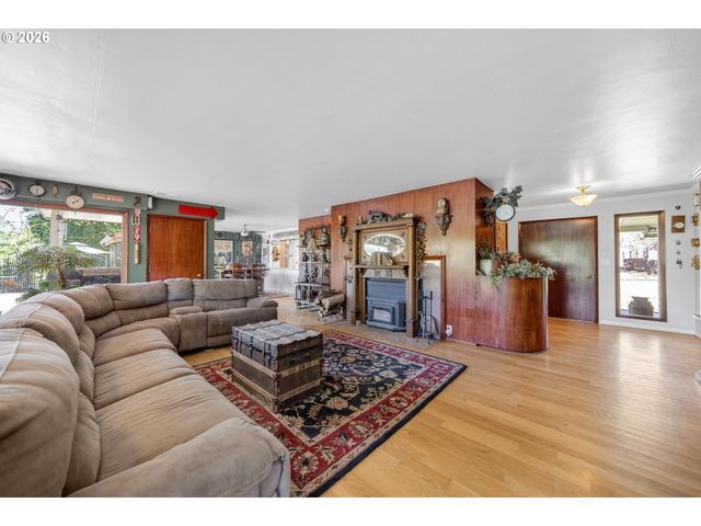 250 RUCKLES Dr, Myrtle Creek, OR 97457