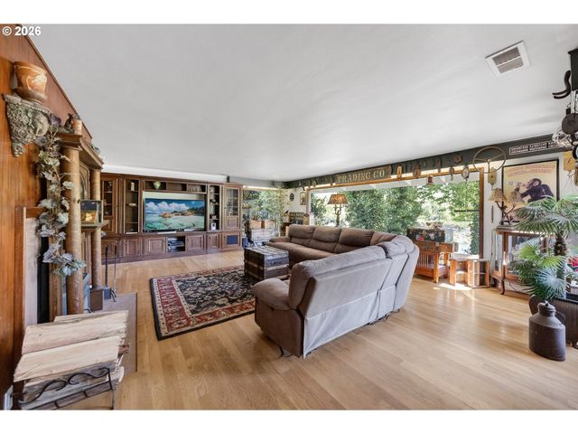 250 RUCKLES Dr, Myrtle Creek, OR 97457