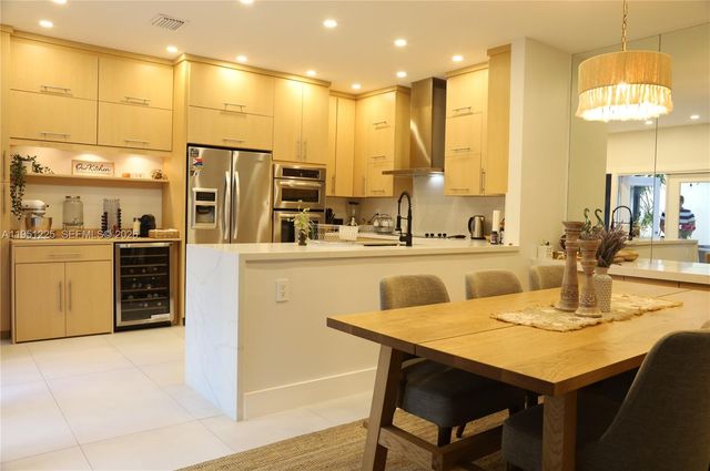 1085 River Birch St, Hollywood, FL 33019