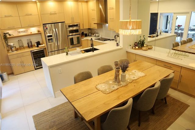 1085 River Birch St, Hollywood, FL 33019