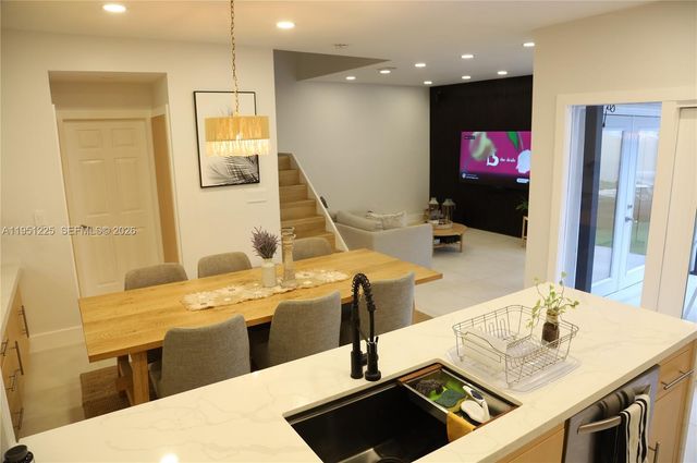 1085 River Birch St, Hollywood, FL 33019