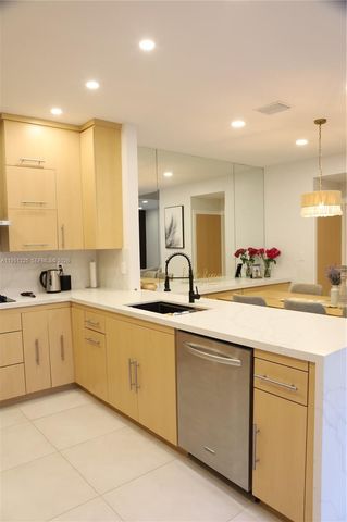 1085 River Birch St, Hollywood, FL 33019