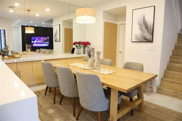 1085 River Birch St, Hollywood, FL 33019