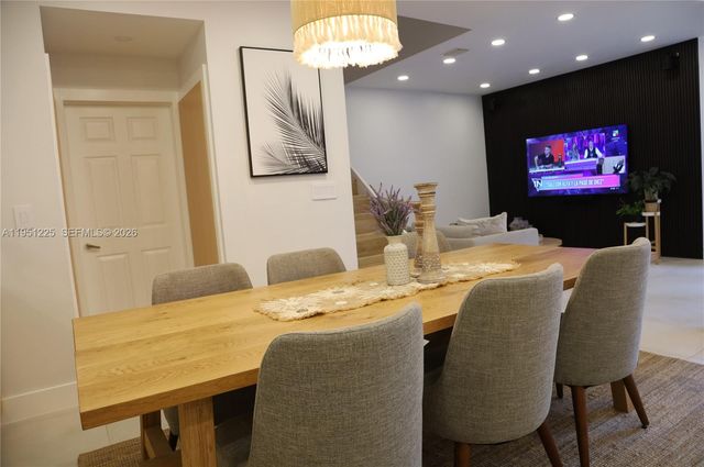 1085 River Birch St, Hollywood, FL 33019