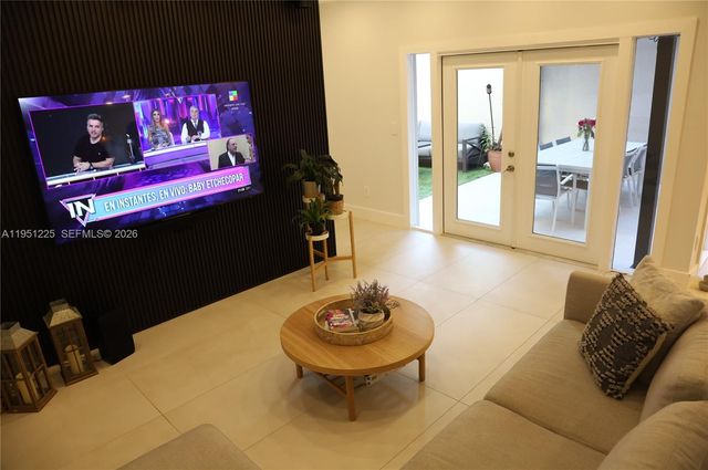 1085 River Birch St, Hollywood, FL 33019