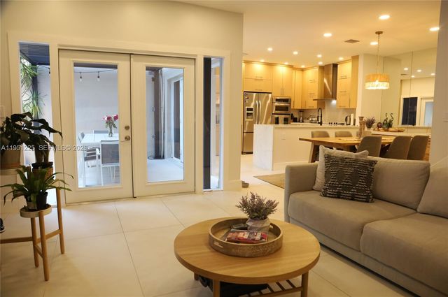 1085 River Birch St, Hollywood, FL 33019