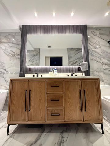 1085 River Birch St, Hollywood, FL 33019